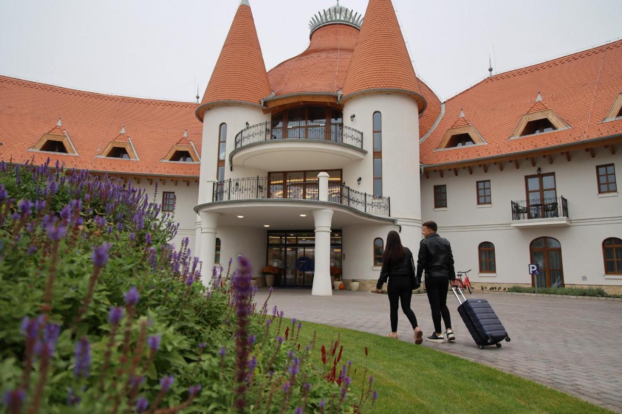 Hungarikum Hotel Lakitelek Exterior photo