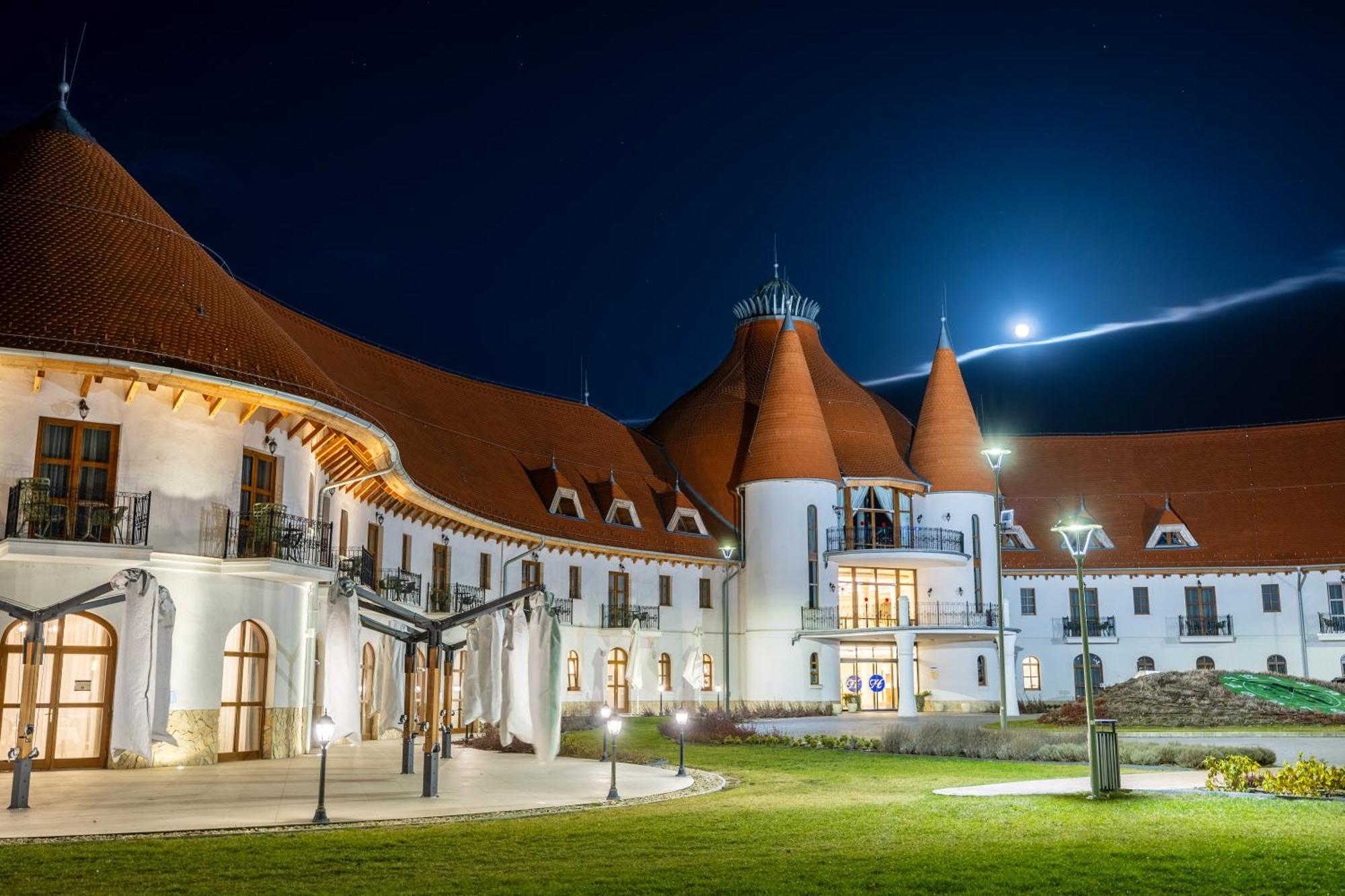 Hungarikum Hotel Lakitelek Exterior photo